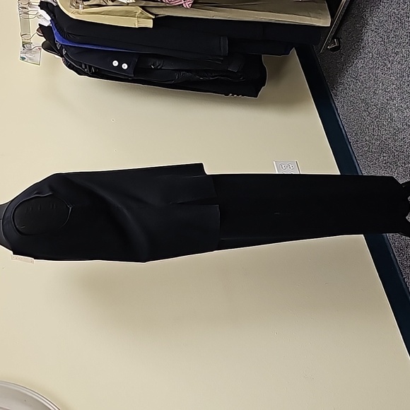 Ming Wang 2-Piece Knit Scoop Neck Sleeveless Top with Midi Length Pencil Skirt - Picture 4 of 10